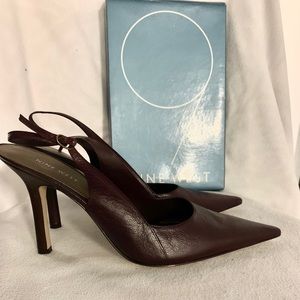 Nine West Abagailo Berry Swing Back Pump